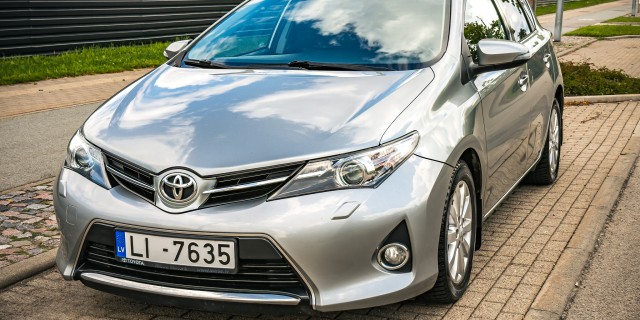 TOYOTA AURIS