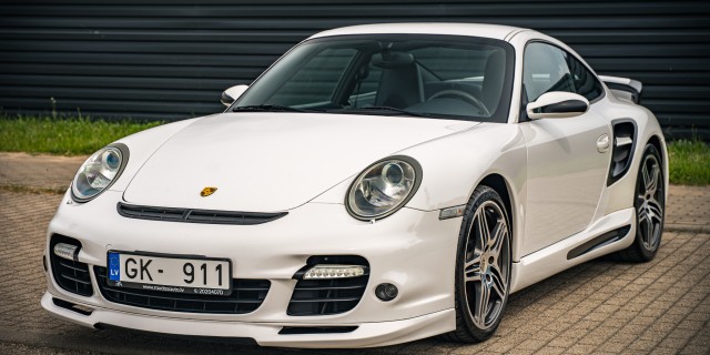 PORSCHE 911
