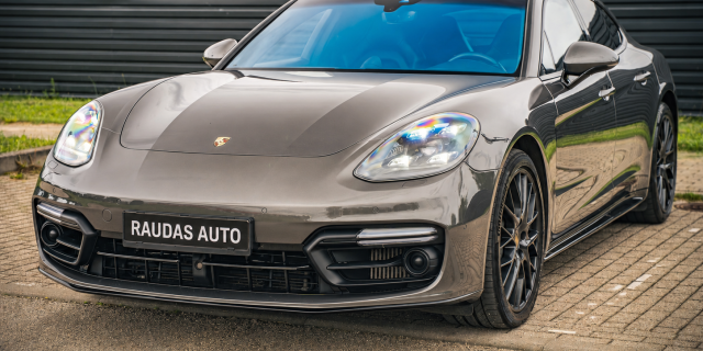 PORSCHE PANAMERA